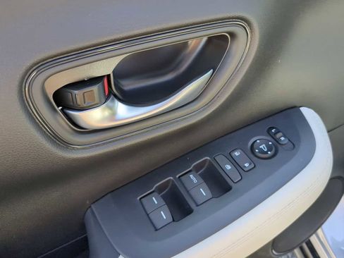 New 2026 Honda HR-V LX image 12