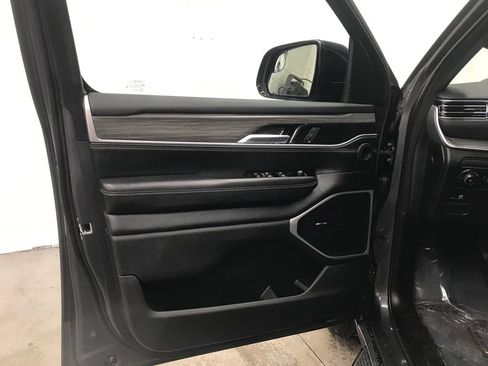 Used 2024 Jeep Wagoneer Series II image 9