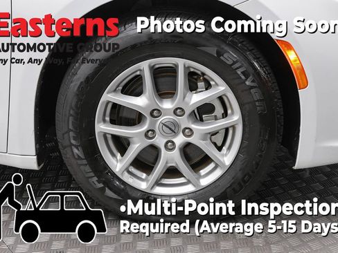 Used 2023 Chrysler Pacifica Touring-L FWD image 32