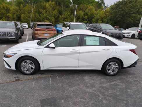 New 2026 Hyundai Elantra SE FWD image 6