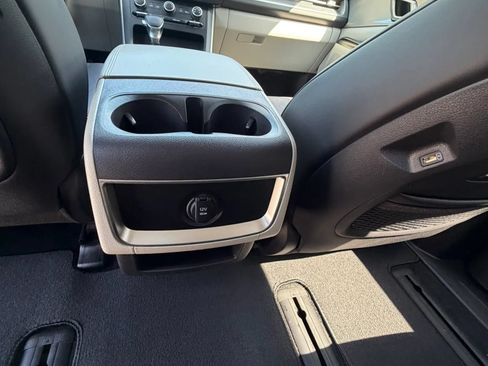 Used 2023 Kia Carnival LX FWD image 18