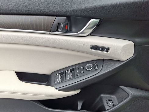 Used 2018 Honda Accord EX-L image 14