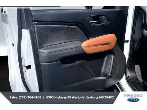 Used 2023 GMC Canyon AT4 w/ AT4 Premium Package AWD/4WD image 17