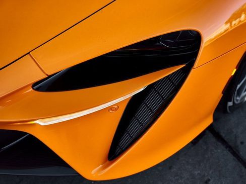 Used 2025 McLaren Artura Spider RWD image 10