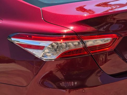 Used 2018 Toyota Camry XLE FWD image 10