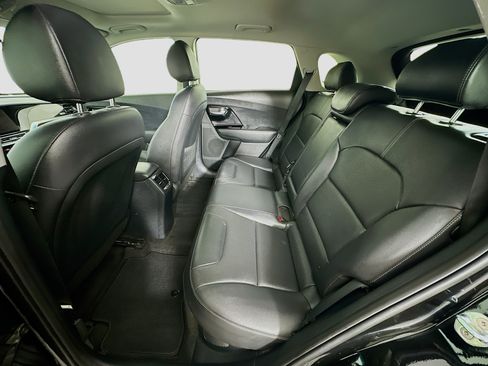 Used 2022 Kia Niro EX Premium FWD image 29