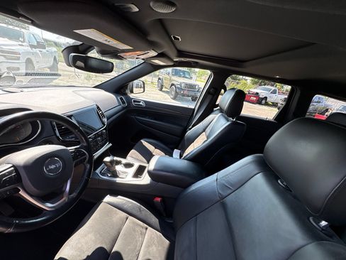 Used 2020 Jeep Grand Cherokee Altitude AWD/4WD image 11