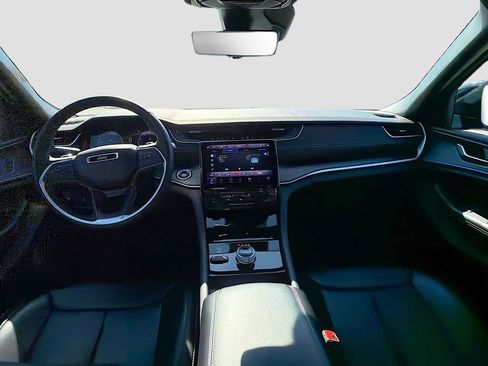 Used 2024 Jeep Grand Cherokee L Limited w/ Luxury Tech Group II image 17