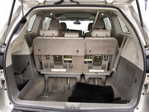 Used 2015 Toyota Sienna XLE image 7