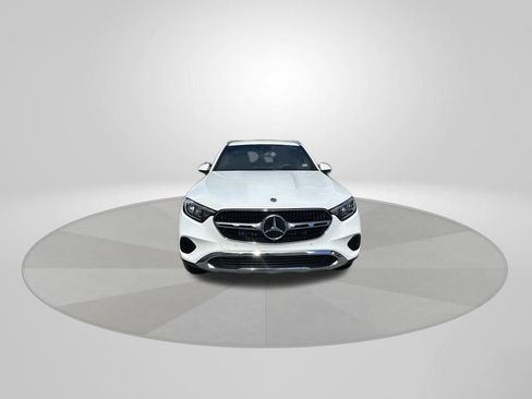 Used 2025 Mercedes-Benz GLC 300 4MATIC image 2