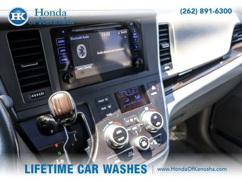 Used 2015 Toyota Sienna XLE FWD image 17