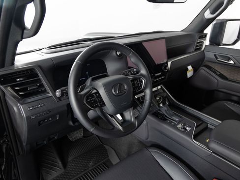 Used 2025 Lexus GX 550 image 8