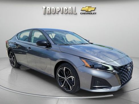 Used 2024 Nissan Altima 2.5 SR FWD image 7