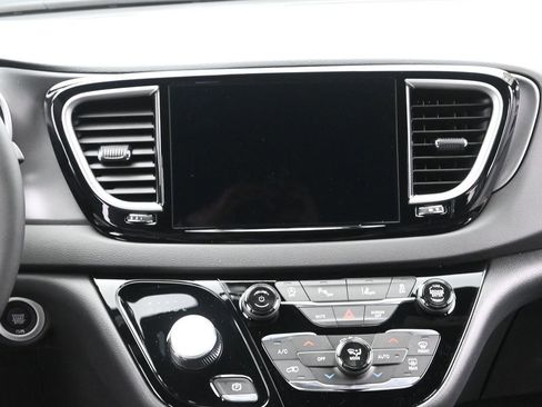 New 2026 Chrysler Voyager LX image 26