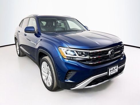 Used 2020 Volkswagen Atlas Cross Sport SE w/ Panoramic Sunroof Package image 3