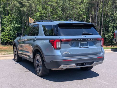 Used 2025 Ford Explorer Active w/ Active Comfort Package AWD/4WD image 5
