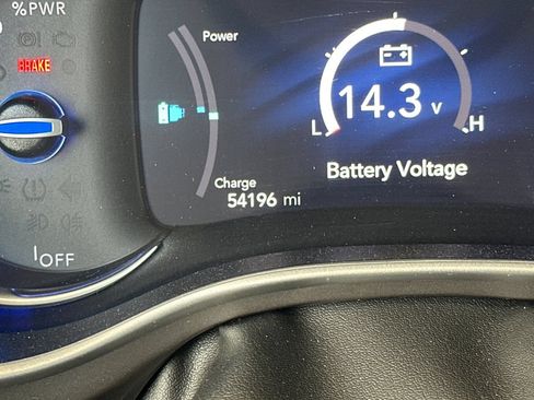 Used 2024 Chrysler Pacifica Limited FWD image 40