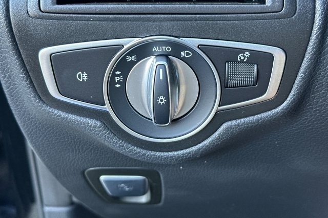 Used 2022 Mercedes-Benz GLC 300 4MATIC image 32