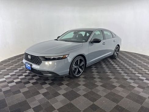 Used 2023 Honda Accord Sport image 3