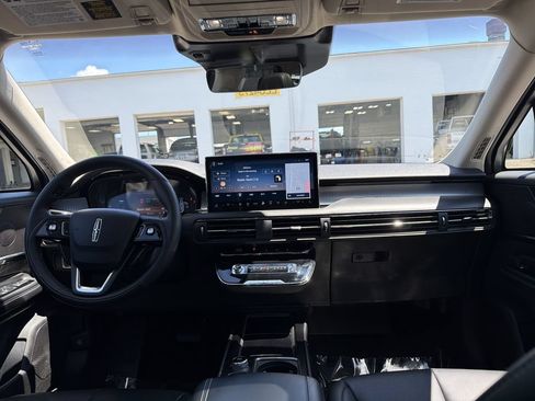 Certified 2023 Lincoln Corsair AWD w/ Equipment Group 101A image 18