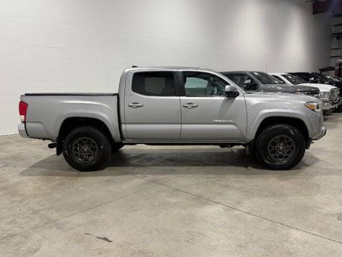 Used 2017 Toyota Tacoma SR5 w/ Tow Package image 7