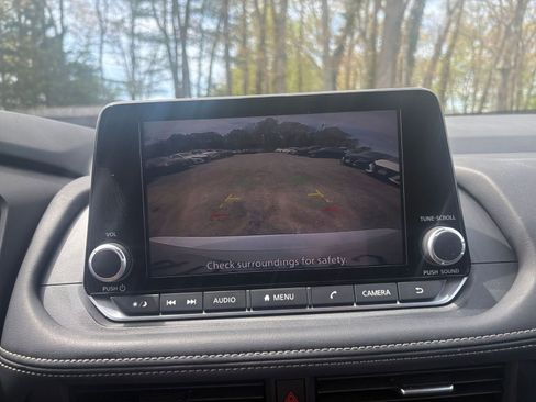 Used 2025 Nissan Rogue SV AWD/4WD image 21