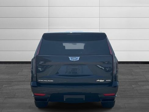 Certified 2023 Cadillac Escalade Sport Platinum w/ Heavy-Duty Trailer Package AWD/4WD image 4