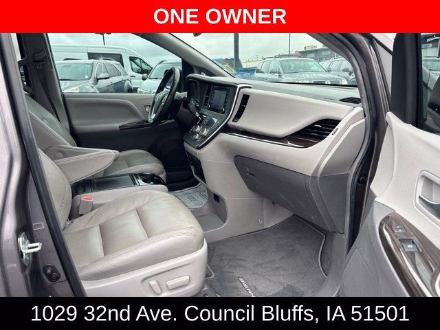 Used 2019 Toyota Sienna XLE Premium FWD image 12