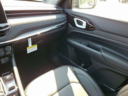 New 2025 Jeep Compass Limited w/ High Altitude Package image 12