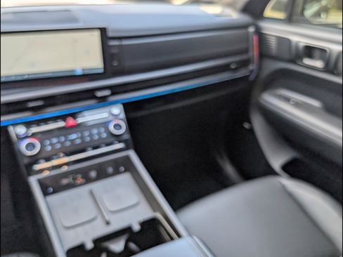 Used 2025 Hyundai Santa Fe Calligraphy image 9