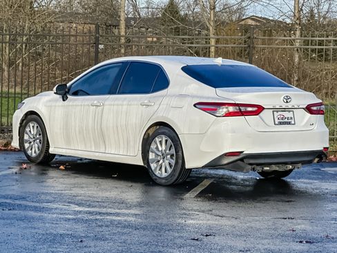 Used 2019 Toyota Camry LE image 6