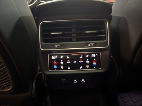 Used 2023 Audi SQ8 Premium Plus AWD/4WD image 18