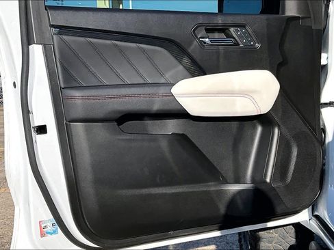 Used 2024 GMC Canyon AT4X image 22