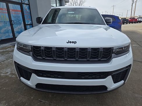 New 2026 Jeep Grand Cherokee Limited w/ Limited Altitude Package AWD/4WD image 16
