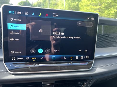 Certified 2025 Volkswagen Tiguan SE FWD image 20