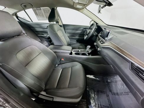 Used 2024 Nissan Altima 2.5 SV image 12