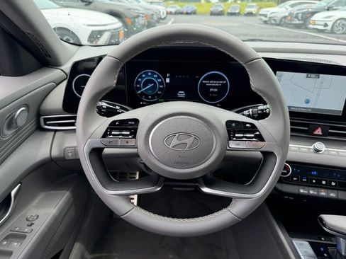 Used 2025 Hyundai Elantra SEL FWD image 7