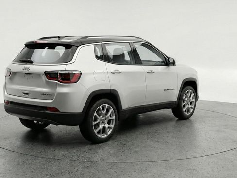 Used 2025 Jeep Compass Limited AWD/4WD image 9