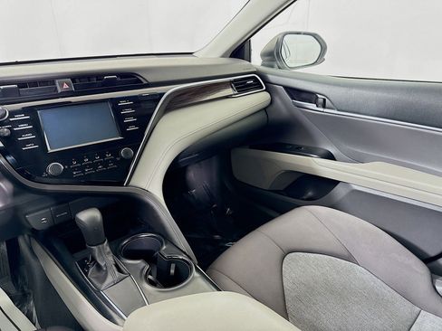 Used 2018 Toyota Camry LE image 22