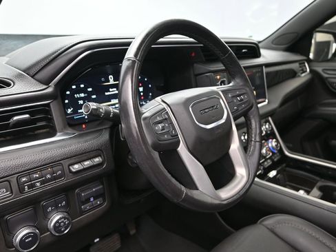 Used 2022 GMC Yukon Denali w/ Denali Premium Package image 12