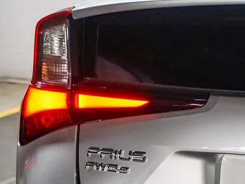 Certified 2021 Toyota Prius LE w/ Carpet Mat Package (TMS) image 12