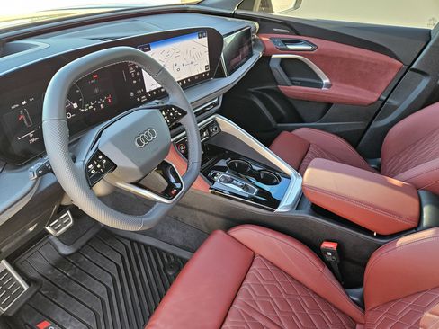 Used 2025 Audi SQ5 Prestige image 4