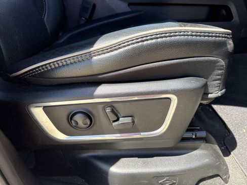 Used 2024 RAM 1500 Laramie AWD/4WD image 12