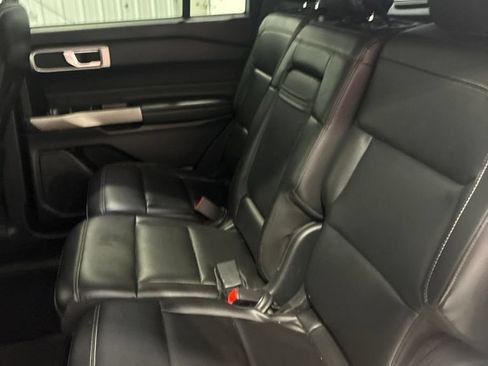 Used 2023 Ford Explorer XLT w/ Equipment Group 202A RWD image 31