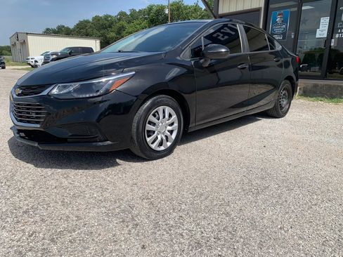 Used 2017 Chevrolet Cruze LS FWD image 6