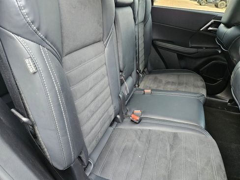 Used 2024 Mitsubishi Outlander SE image 29