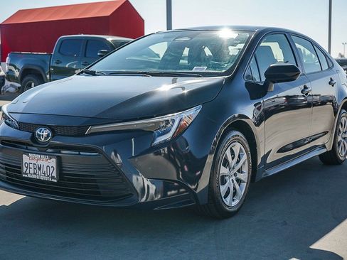 Certified 2023 Toyota Corolla LE image 3
