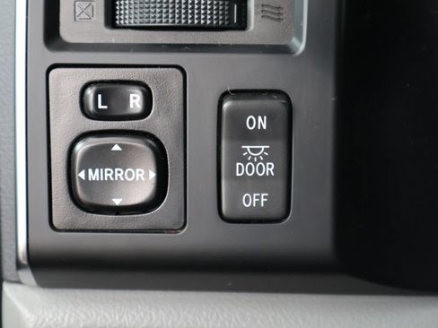 Used 2019 Toyota Sequoia SR5 AWD/4WD image 25