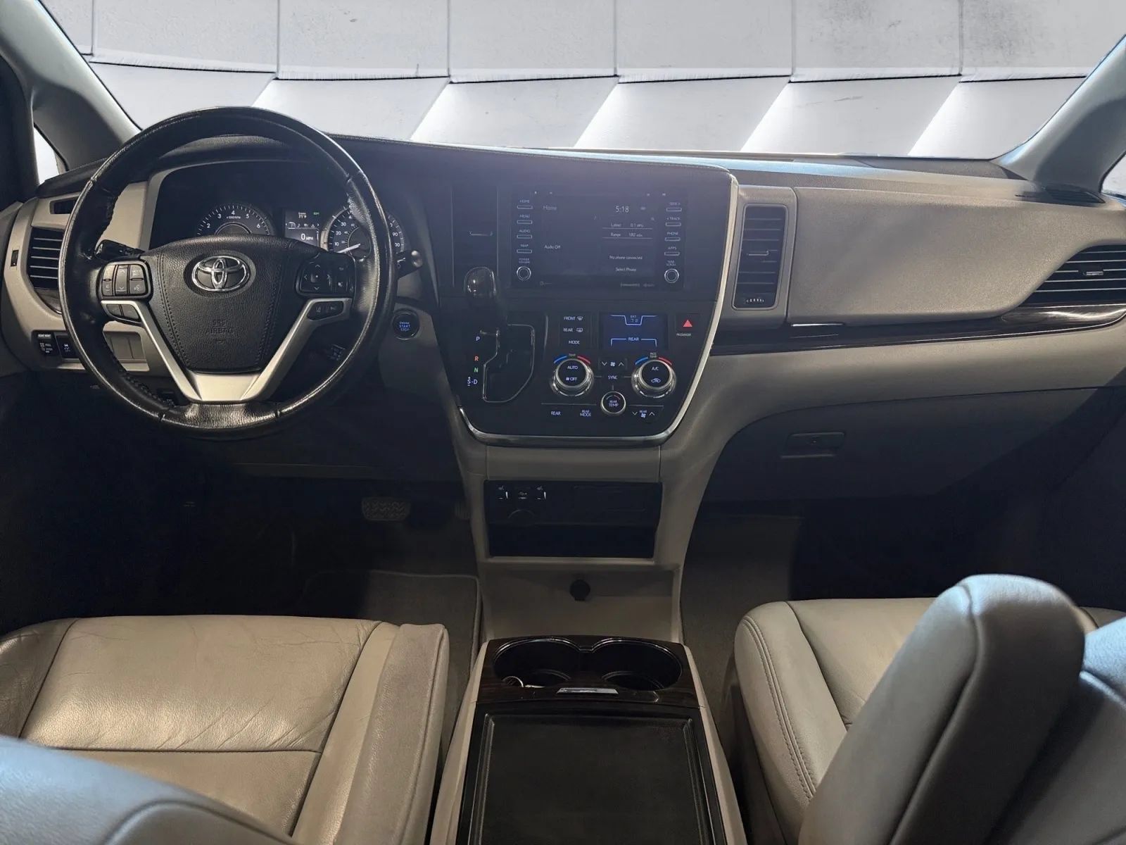 Used 2019 Toyota Sienna XLE FWD image 9