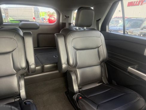 Used 2024 Ford Explorer XLT w/ Equipment Group 202A AWD/4WD image 61
